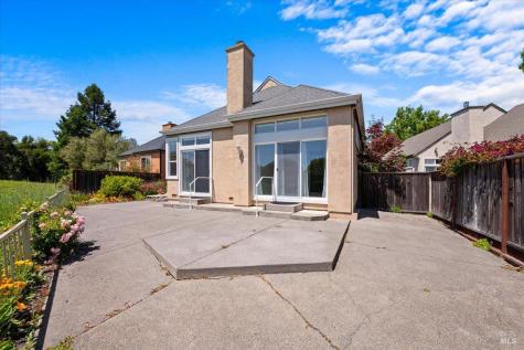15 Vintage Court Petaluma CA 94954