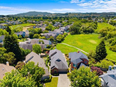 15 Vintage Court Petaluma CA 94954