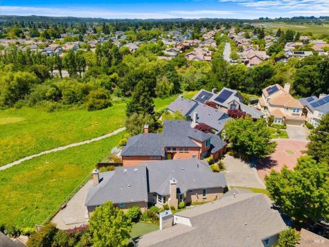 15 Vintage Court Petaluma CA 94954
