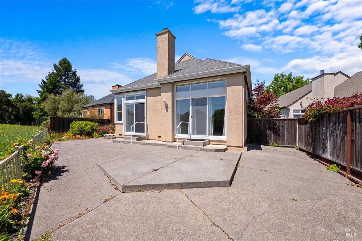 15 Vintage Court Petaluma CA 94954