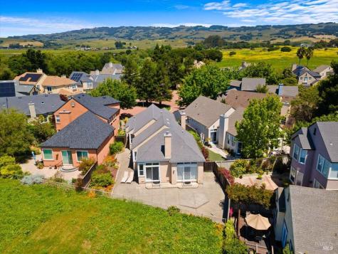 15 Vintage Court Petaluma CA 94954