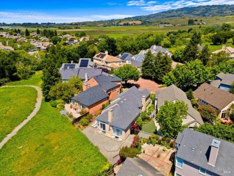 15 Vintage Court Petaluma CA 94954