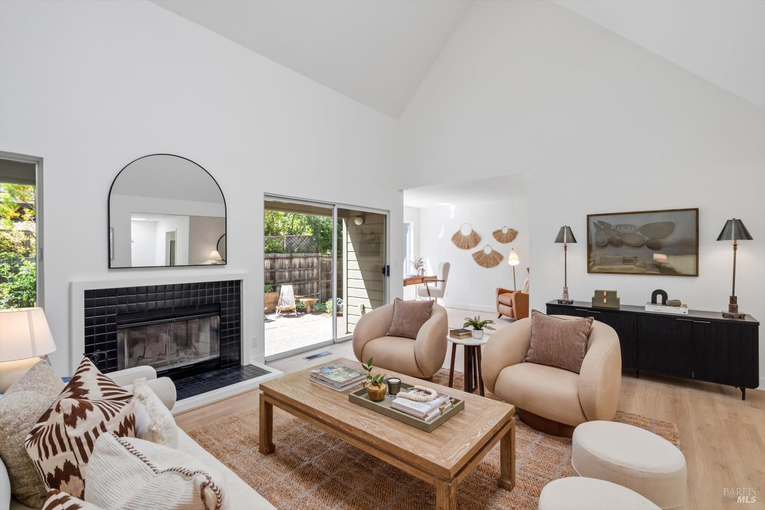 21246 Via Colombard Sonoma CA 95476