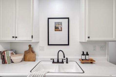 21246 Via Colombard Sonoma CA 95476