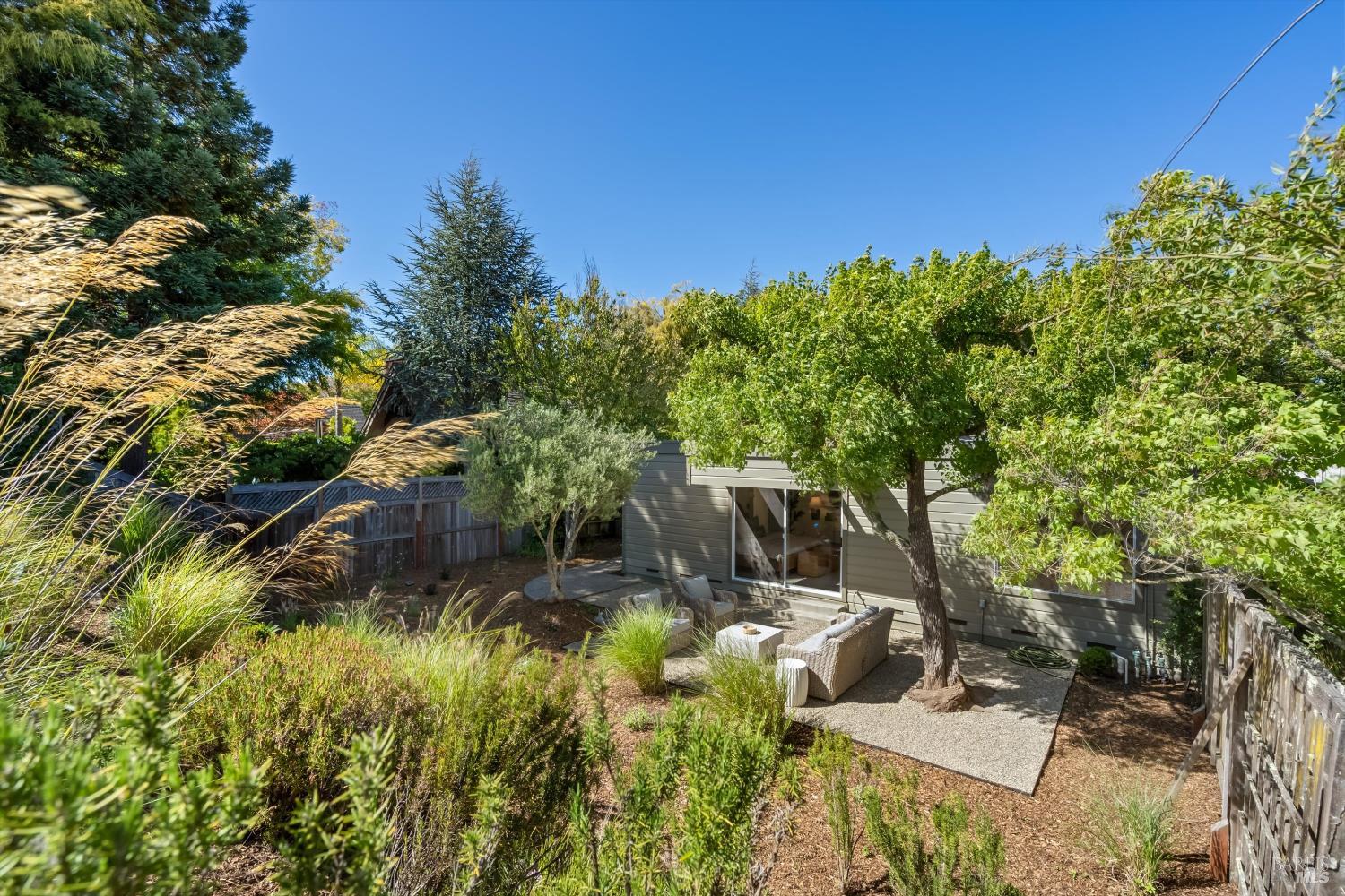 21246 Via Colombard Sonoma CA 95476