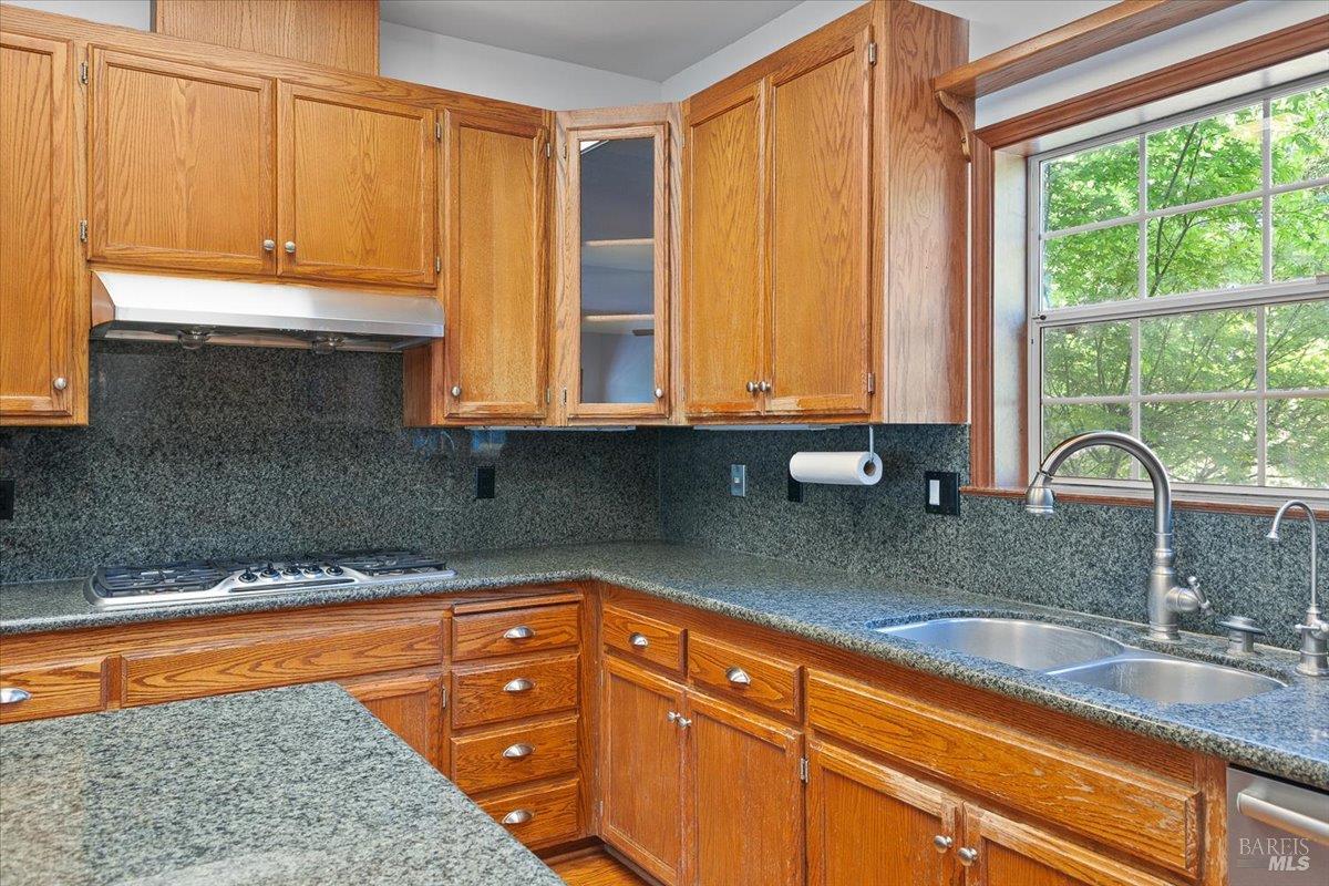 7420 Woodland Avenue Sebastopol CA 95472