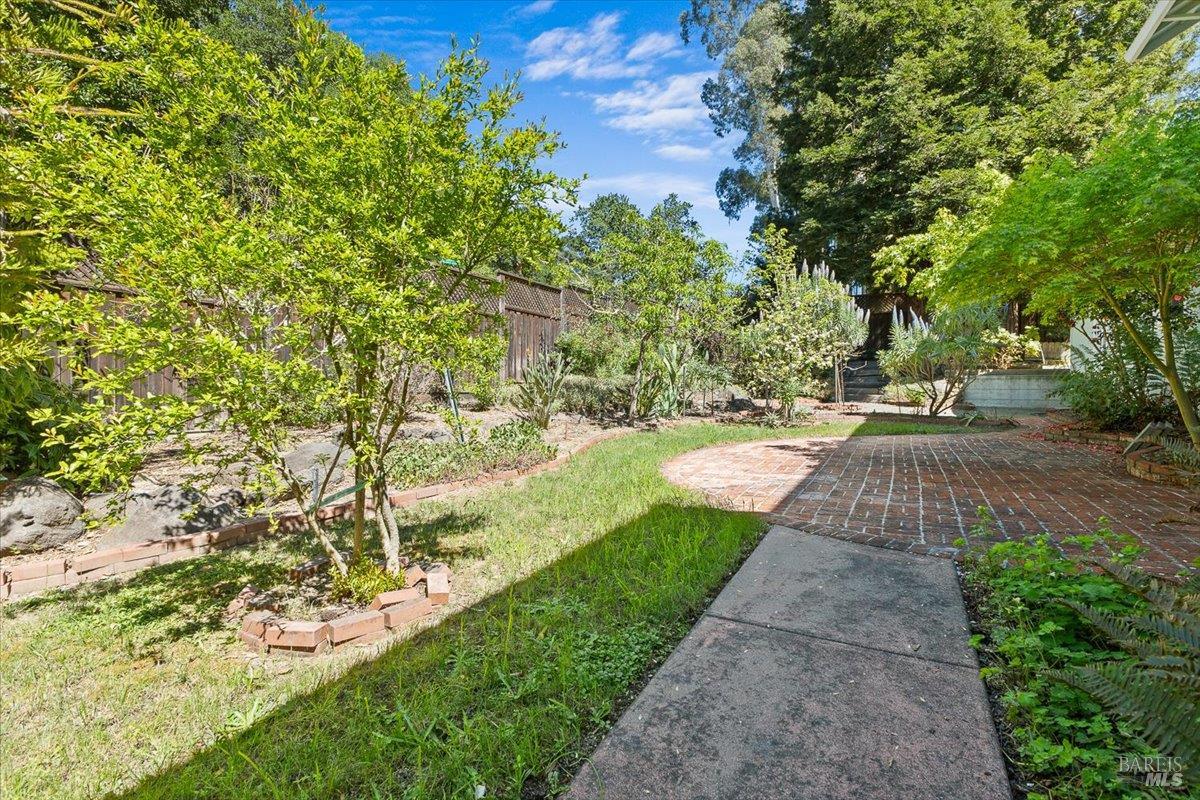 7420 Woodland Avenue Sebastopol CA 95472