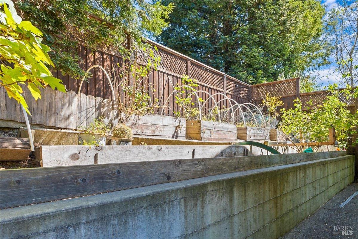 7420 Woodland Avenue Sebastopol CA 95472