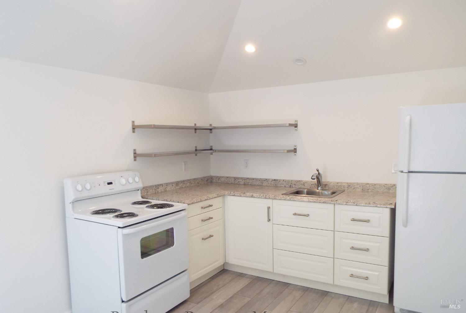 965 Phillips Avenue Petaluma CA 94952