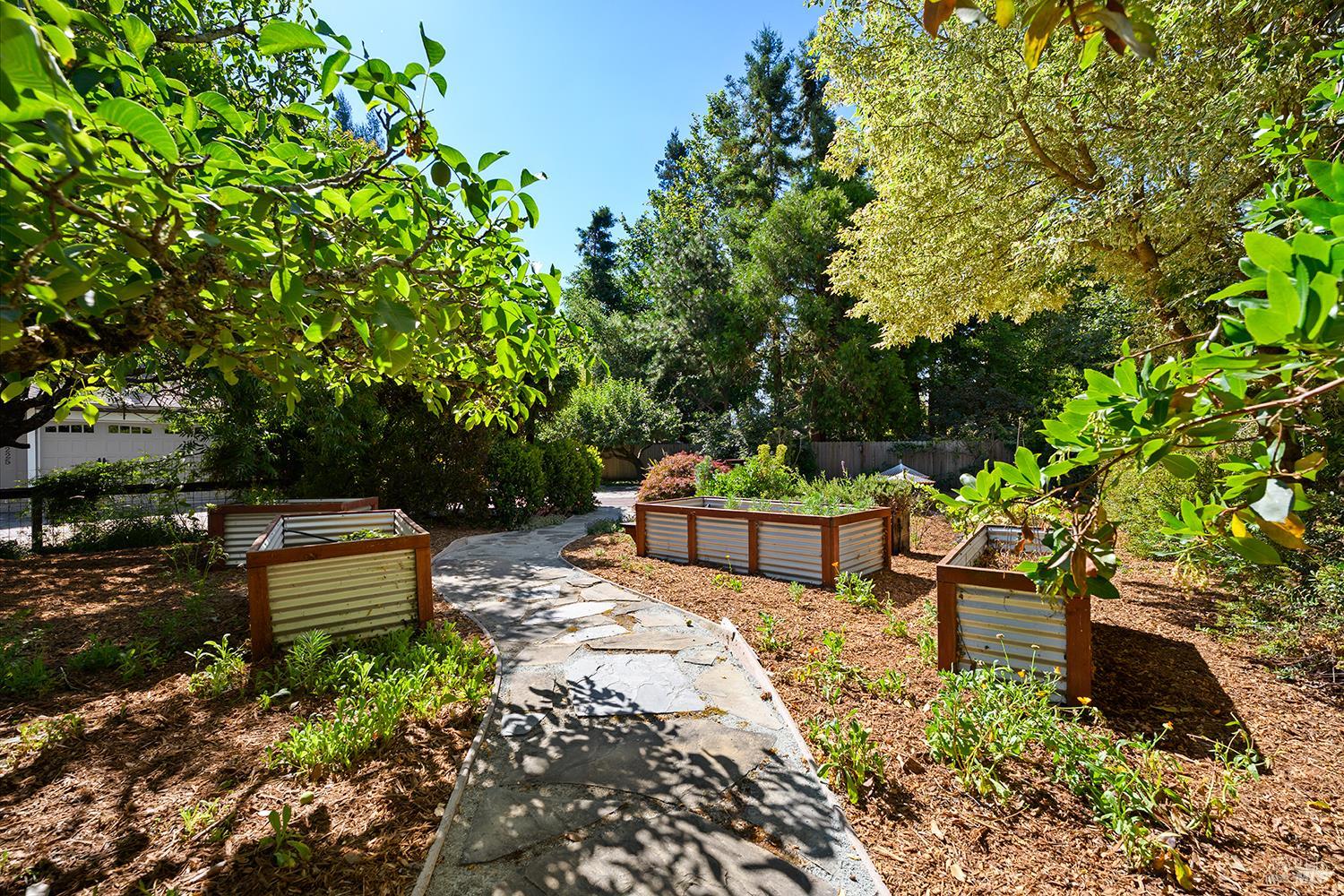 1225 Garden Lane Sebastopol CA 95472