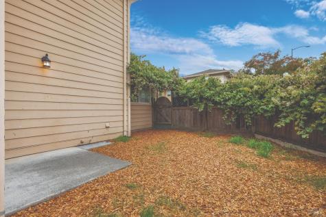 12 Alana Way Cloverdale CA 95425