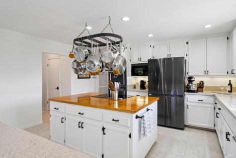 10 Santa Yorma Court Novato CA 94945