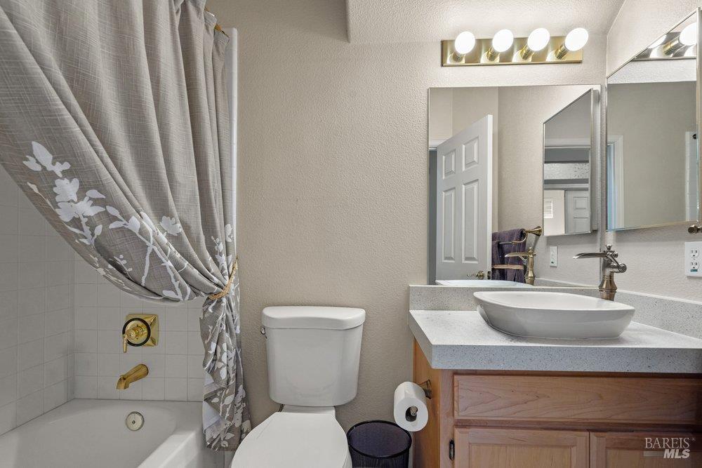 2010 Falcon Ridge Drive Petaluma CA 94954