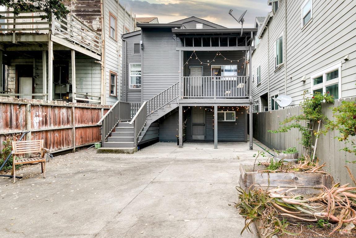 1128 Chester Street Oakland CA 94607