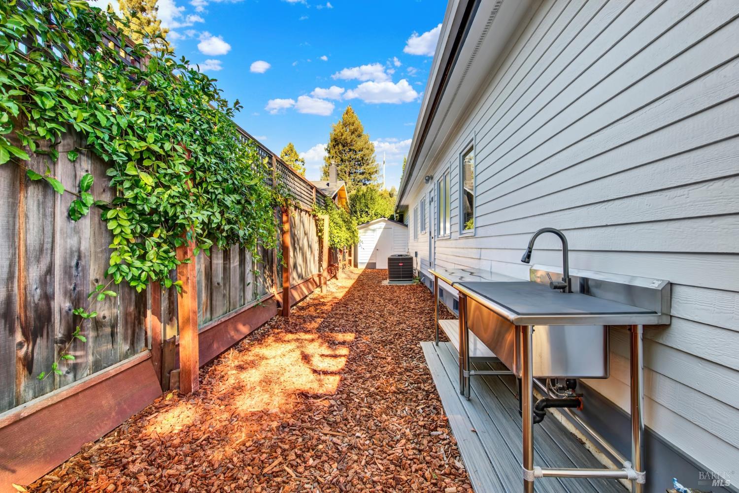 2111 W Lincoln Avenue Napa CA 94558