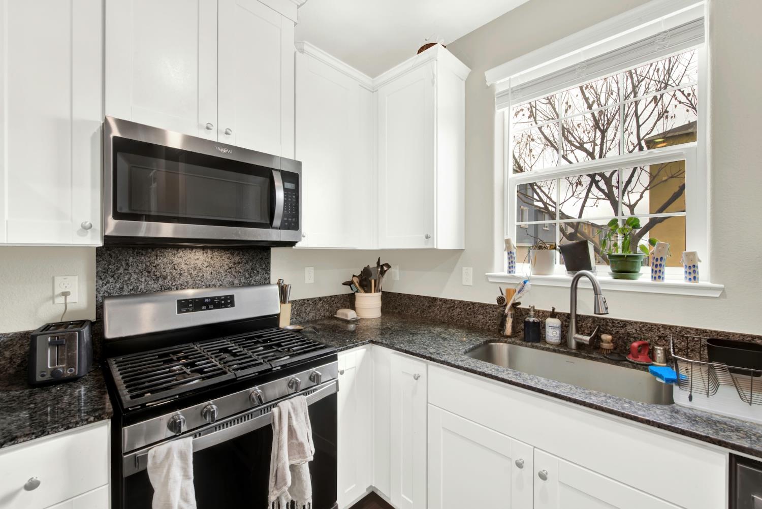 3298 New York Road West Sacramento CA 95691