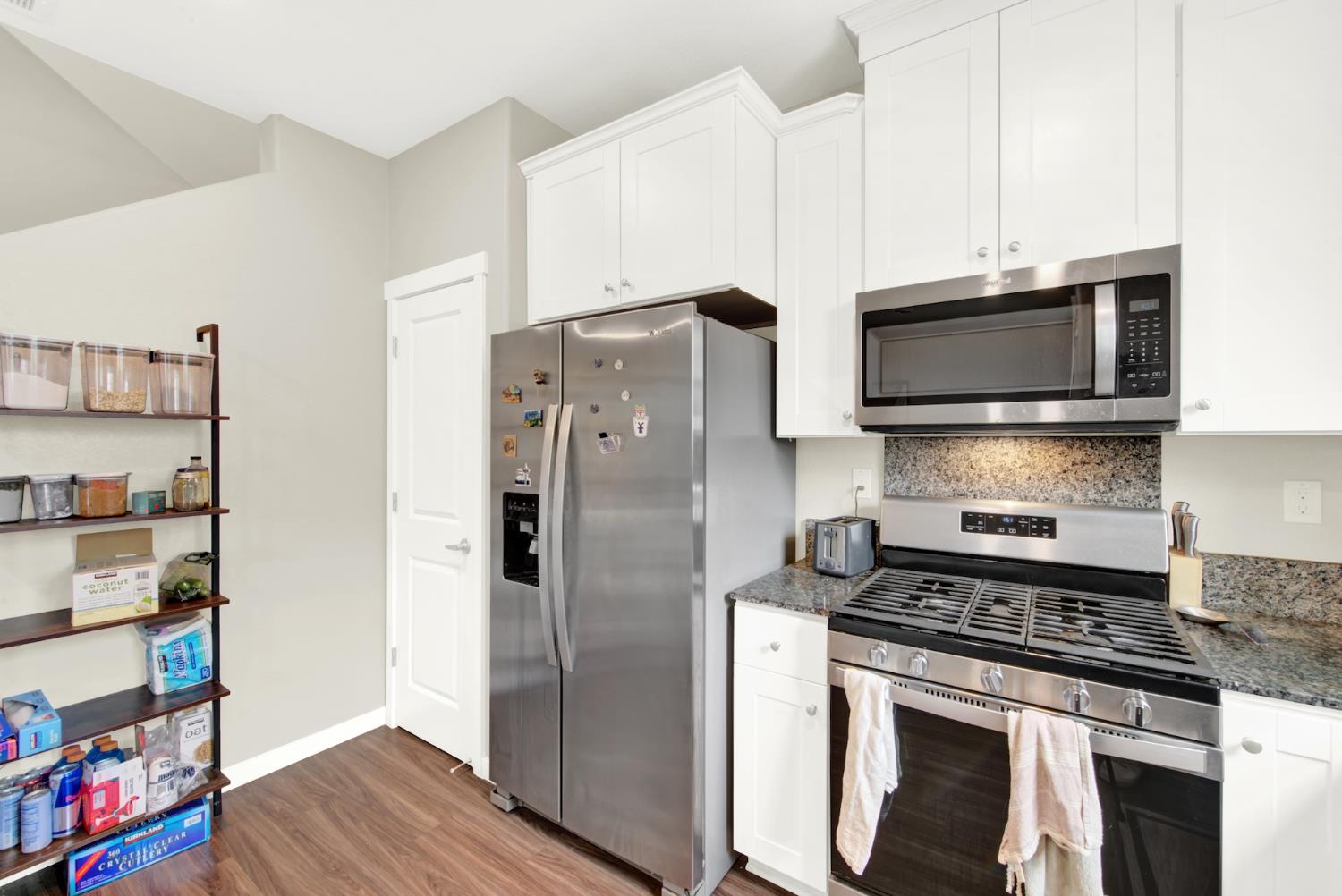 3298 New York Road West Sacramento CA 95691