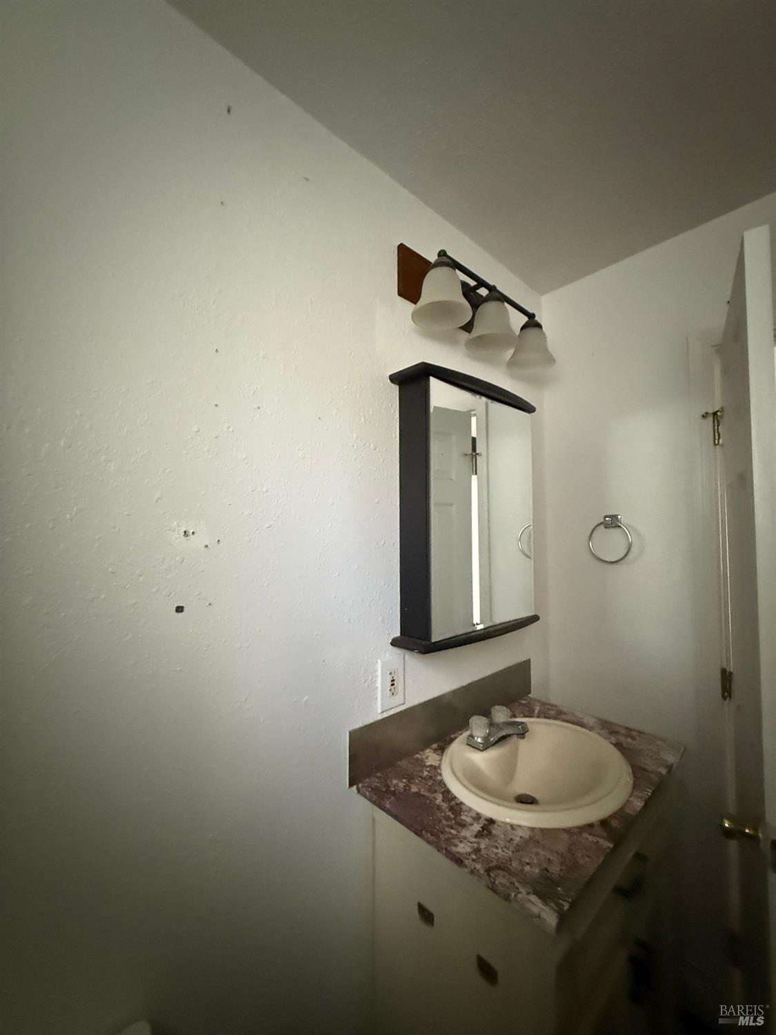 36 Alta Loma Benicia CA 90045