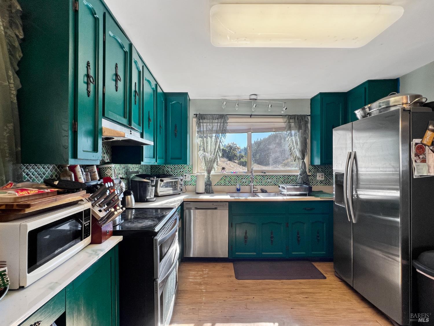 8600 Cave Creek Road Redwood Valley CA 95470