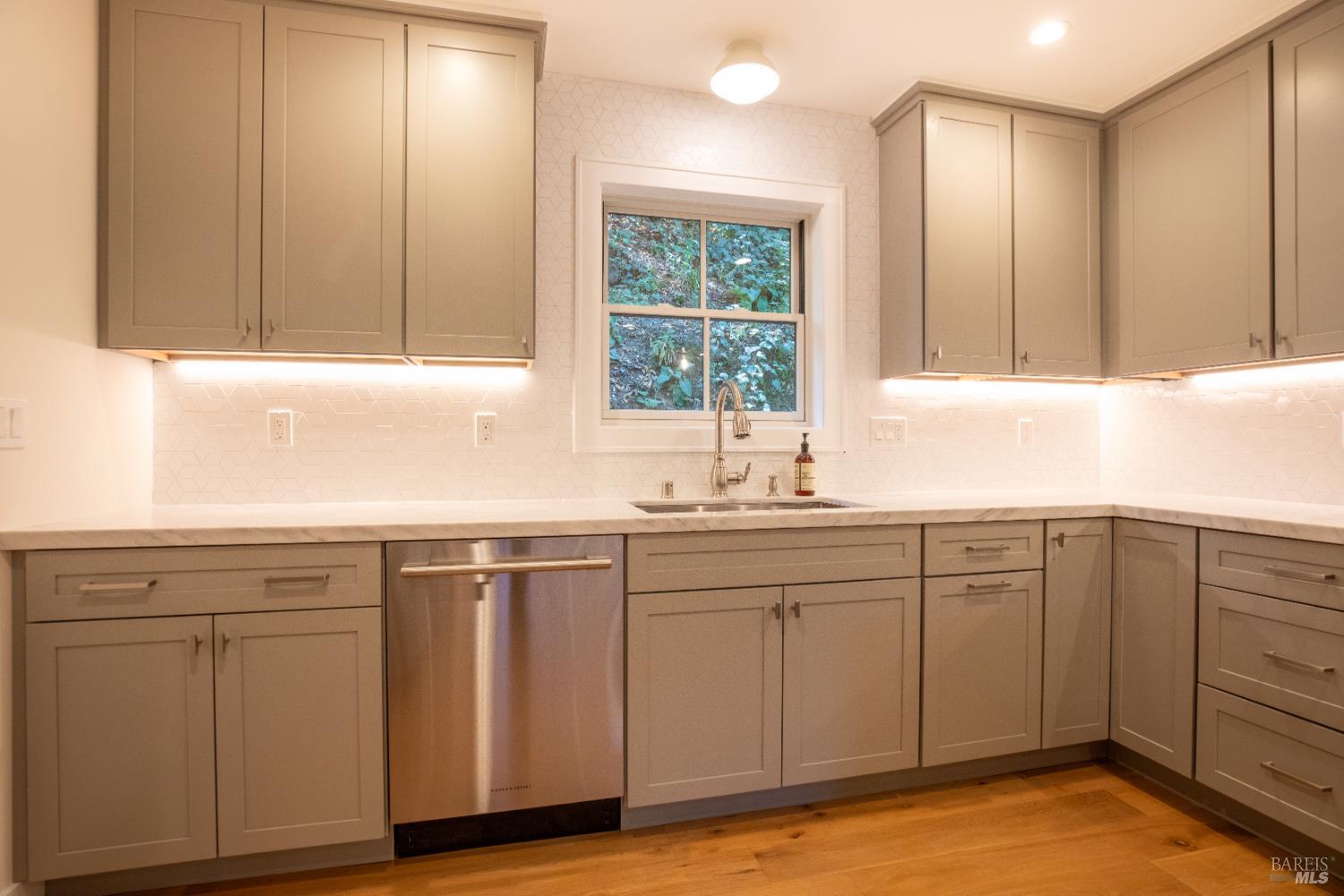 1914 Redwood Drive Healdsburg CA 95448