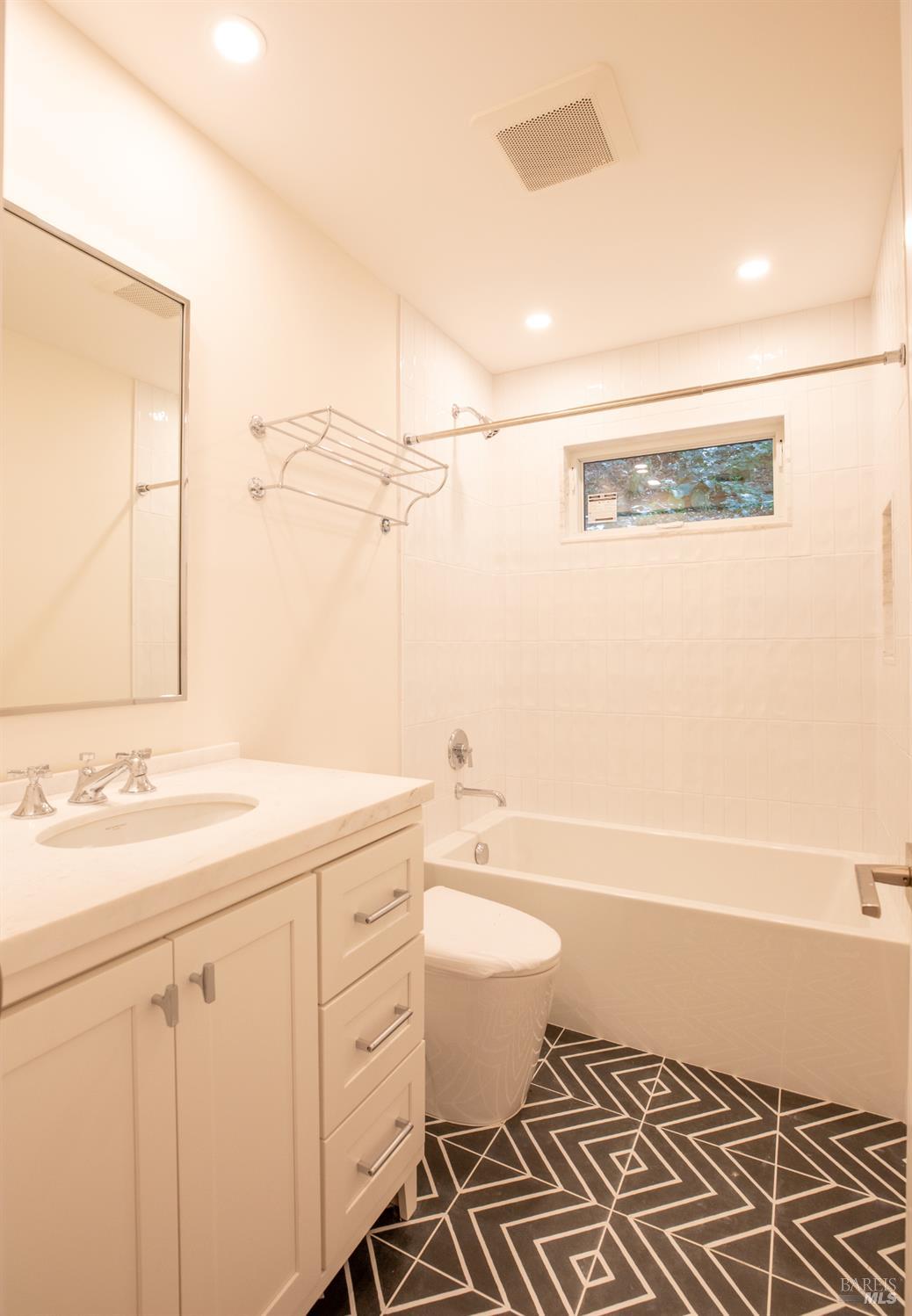 1914 Redwood Drive Healdsburg CA 95448