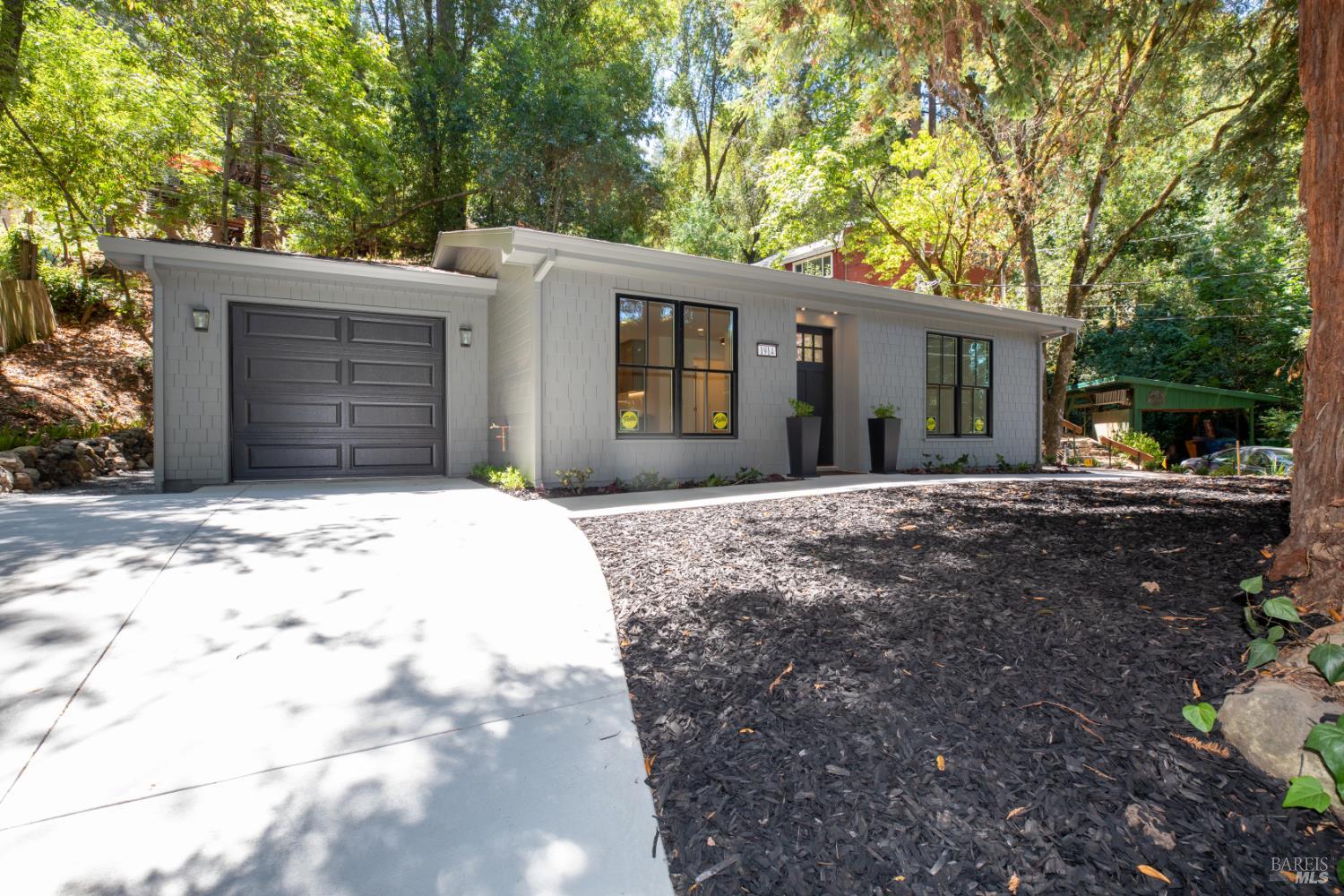 1914 Redwood Drive Healdsburg CA 95448