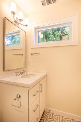1914 Redwood Drive Healdsburg CA 95448