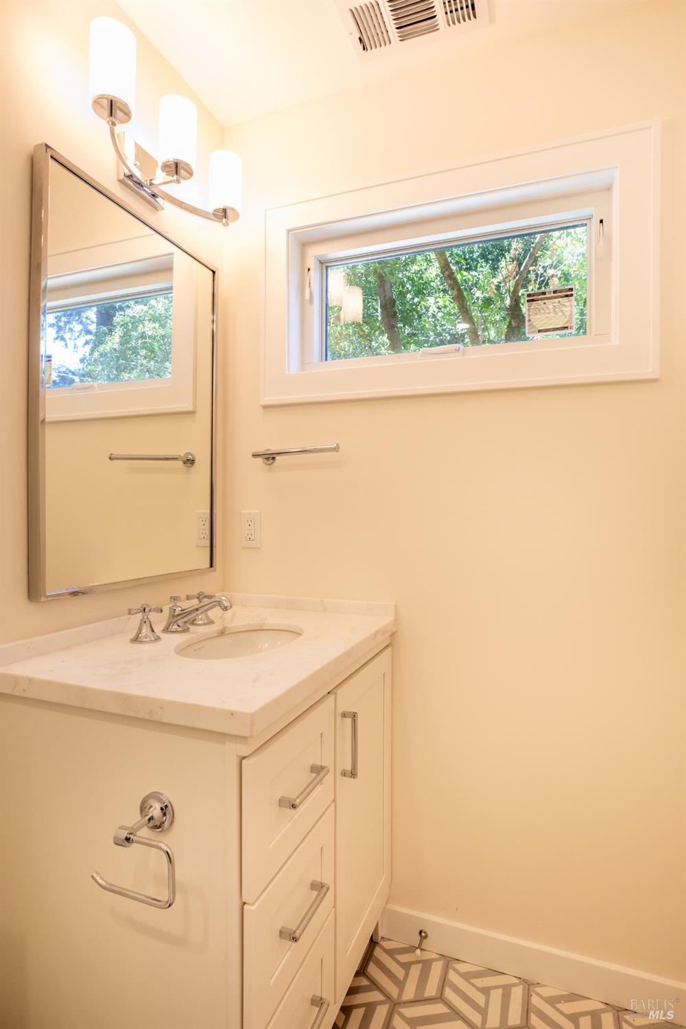 1914 Redwood Drive Healdsburg CA 95448