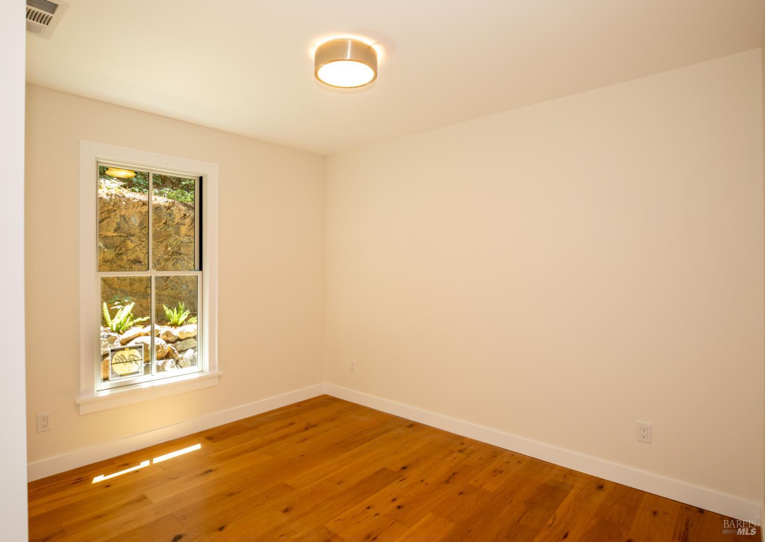 1914 Redwood Drive Healdsburg CA 95448