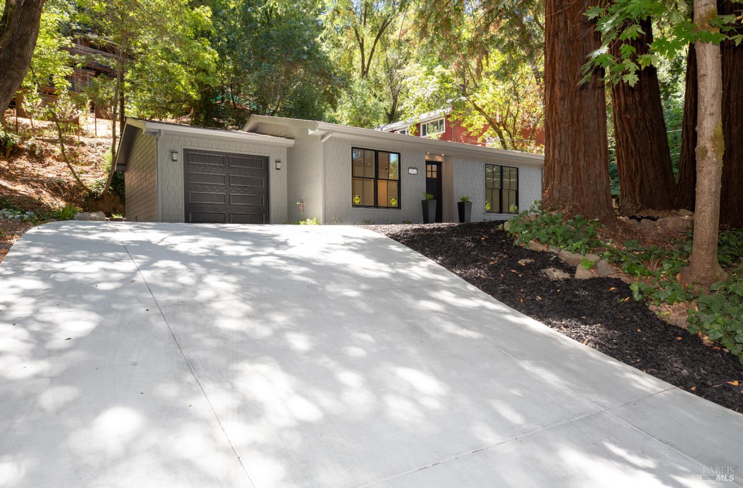 1914 Redwood Drive Healdsburg CA 95448