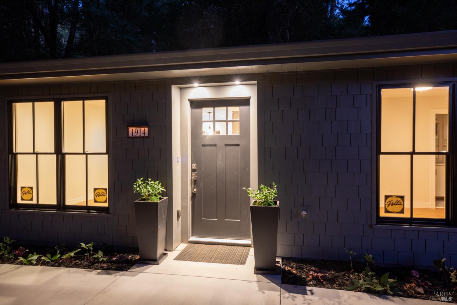 1914 Redwood Drive Healdsburg CA 95448