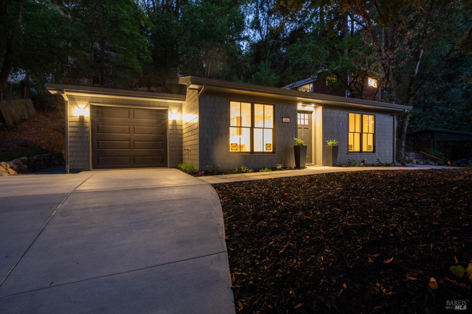 1914 Redwood Drive Healdsburg CA 95448