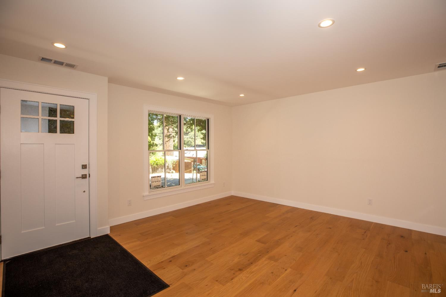 1914 Redwood Drive Healdsburg CA 95448