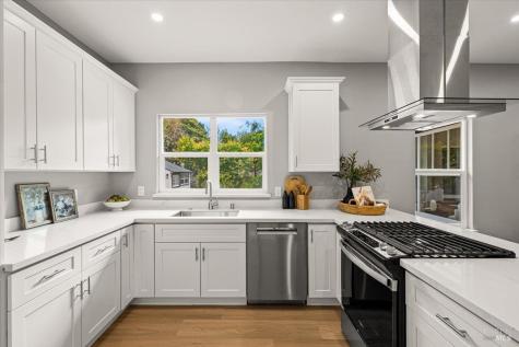 1524 Fair Oaks Court Santa Rosa CA 95404