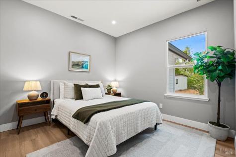 1524 Fair Oaks Court Santa Rosa CA 95404