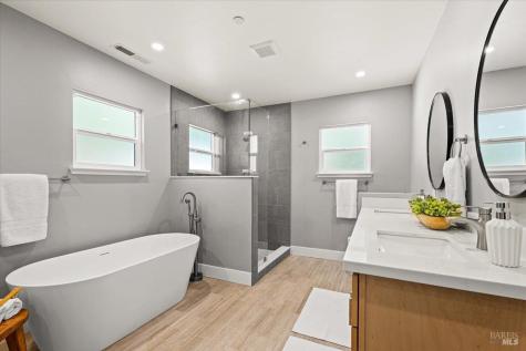 1524 Fair Oaks Court Santa Rosa CA 95404