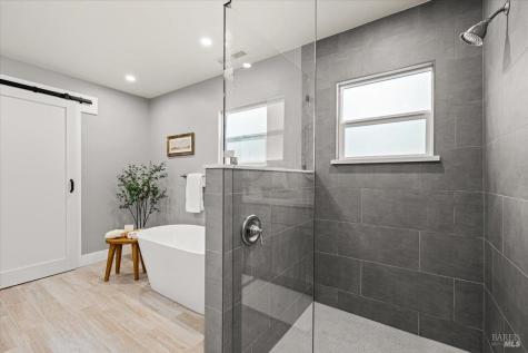 1524 Fair Oaks Court Santa Rosa CA 95404
