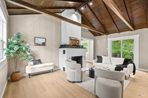 1524 Fair Oaks Court Santa Rosa CA 95404