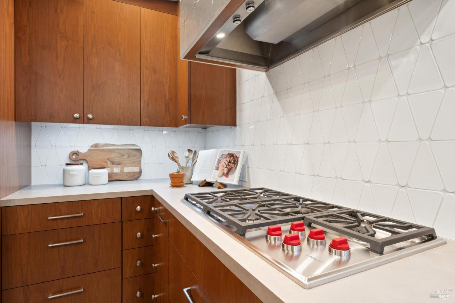 14 Oak Grove Way Napa CA 94559