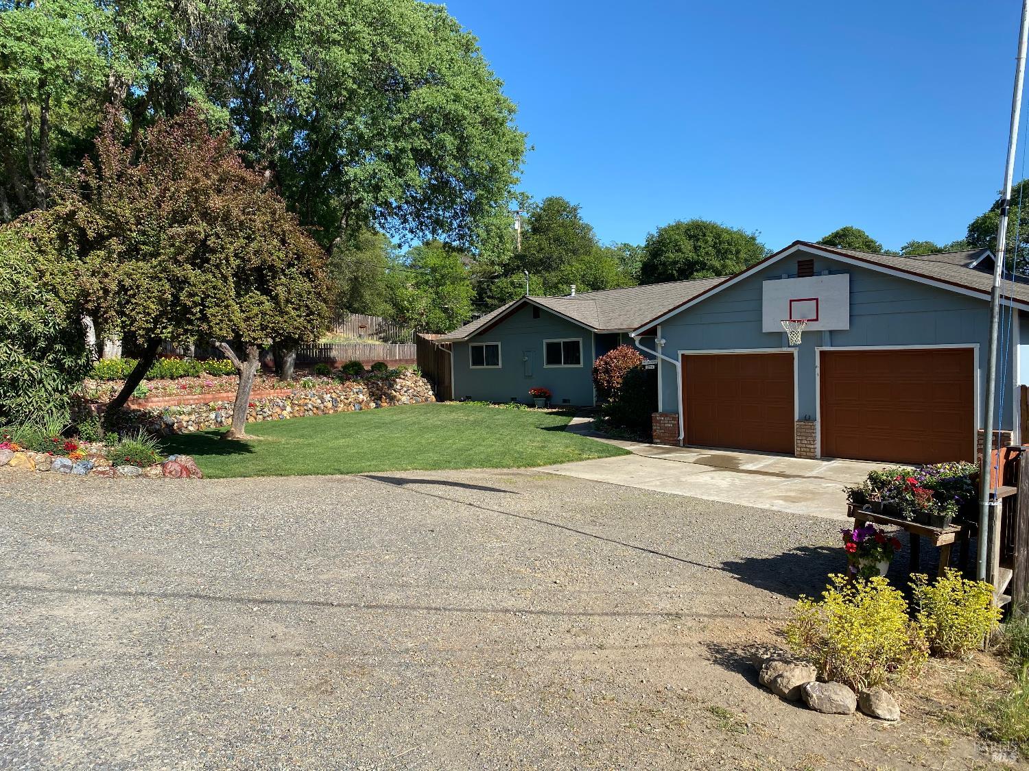 1725 E Madrone Drive Ukiah CA 95482
