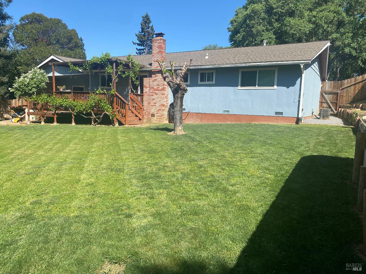 1725 E Madrone Drive Ukiah CA 95482