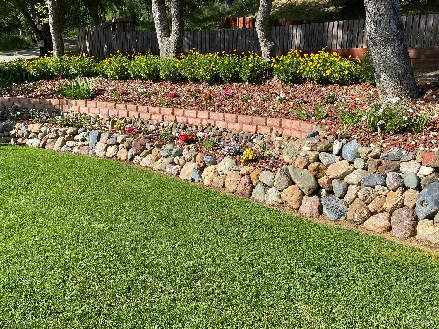 1725 E Madrone Drive Ukiah CA 95482
