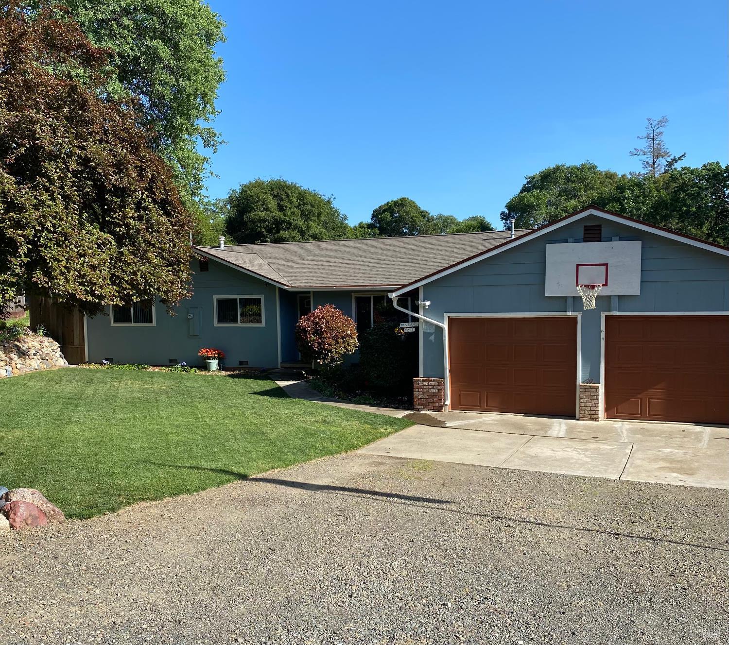 1725 E Madrone Drive Ukiah CA 95482