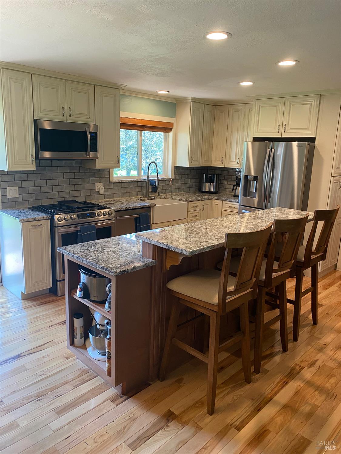 1725 E Madrone Drive Ukiah CA 95482