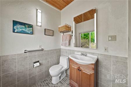 10460 North Drive Clearlake CA 95422