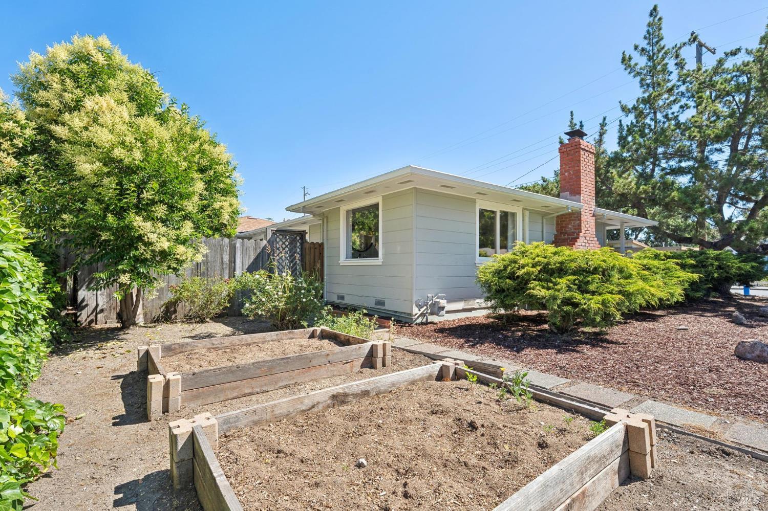 1915 Albany Drive Santa Rosa CA 95401