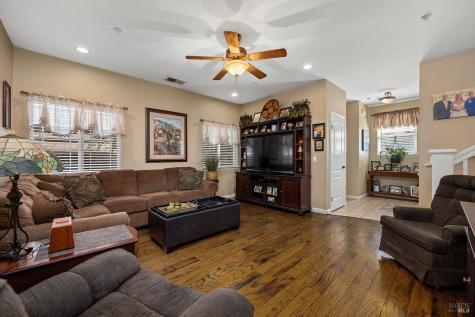 34 W Brookside Drive Cloverdale CA 95425