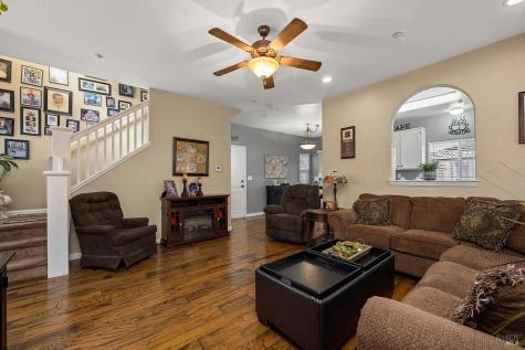34 W Brookside Drive Cloverdale CA 95425