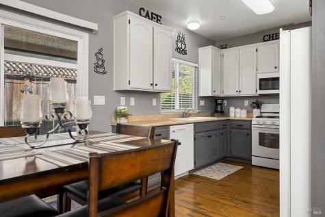 34 W Brookside Drive Cloverdale CA 95425