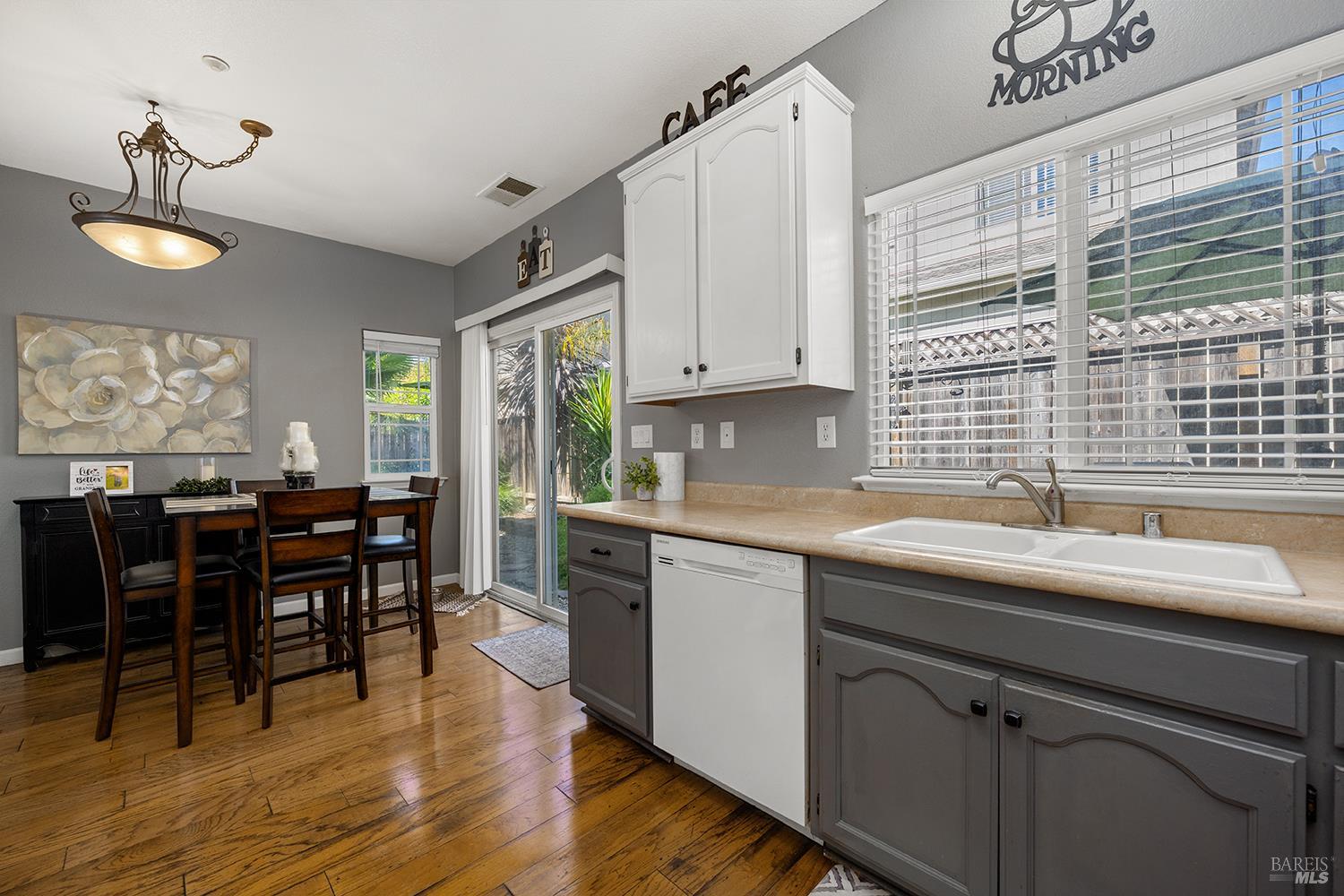 34 W Brookside Drive Cloverdale CA 95425